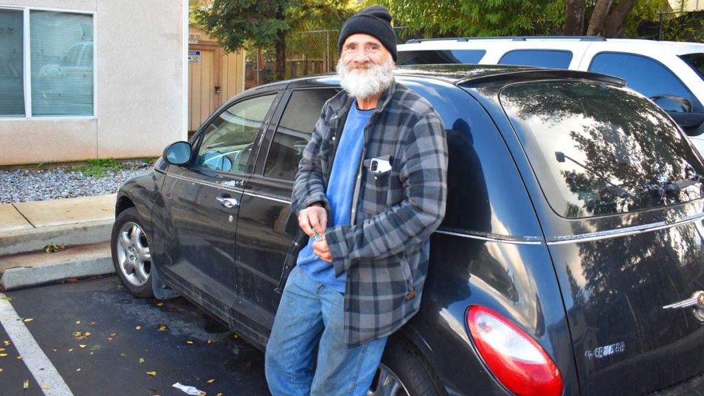 Bob-Redding-veteran-community-member-receives-donation-by-Vibe-by-California
