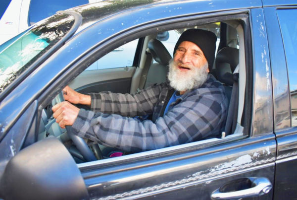 Bob-Redding-veteran-community-member-receives-donation-by-Vibe-by-California-local-dispensary