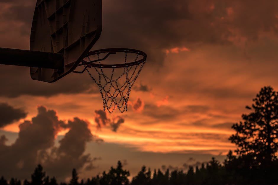 Bouncing Back: The Benefits of Cannabis for Basketball Recovery and Injury Management