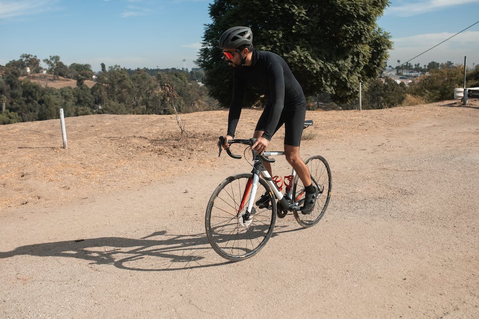 Cycling and CBD: Uncovering the Perfect Post-Ride Recovery Aid for Bikers