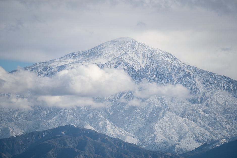High Times at High Altitude: Cannabis-Friendly Ski Resorts in California